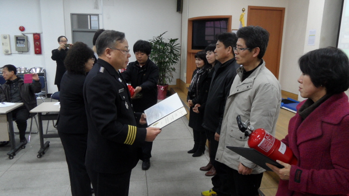 2013년 2월 중 신규의용소방대원 임명장 전달 사진1