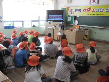 한국119소년단 선서식 및 소방안전교실(동신초교) 사진1