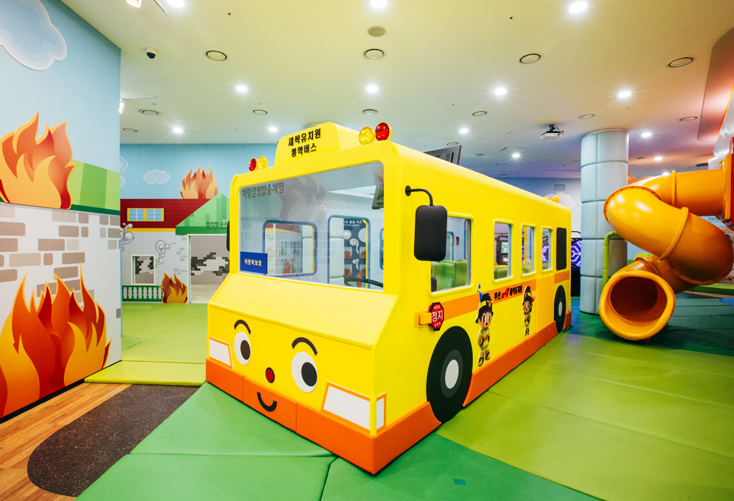 Kindergarten commuter bus